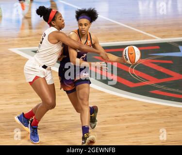 Atlanta, Usa. August 2021. Brianna Turner (21 Phoenix Mercury) spielt den Ball während des Spiels der Women's National Basketball Association zwischen Atlanta United und Phoenix Mercury in der Gateway Center Arena in Atlanta, Georgia. KEINE KOMMERZIELLE NUTZUNG. Kredit: SPP Sport Pressefoto. /Alamy Live News Stockfoto