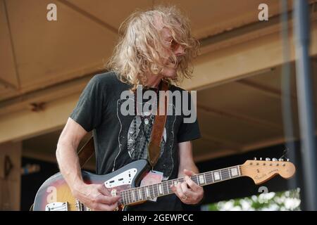 DULUTH, MN AUGUST 18: Alan Sparhawk von Low tritt beim Benefizkonzert „Water is Life“ am 18. August 2021 in Duluth, Minnesota, auf. Quelle: Tony Nelson/MediaPunch Stockfoto