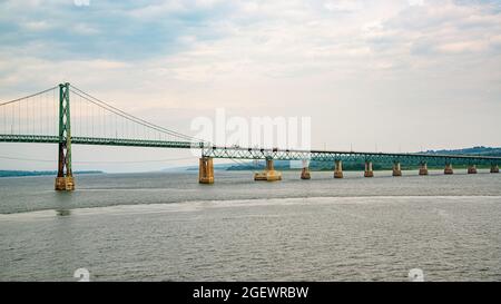 Quebec City, Kanada - Juli 19 2021: Saint-Pierre-de-l'Île-d'Orléans Brücke über den St-Lawrence-Fluss in der Nähe von Quebec City Stockfoto