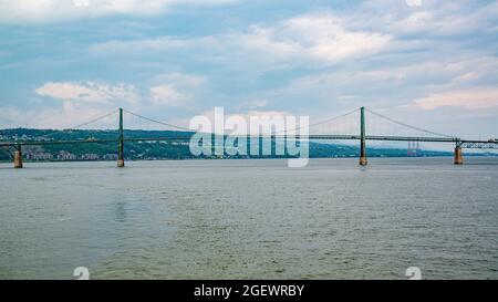 Quebec City, Kanada - Juli 19 2021: Saint-Pierre-de-l'Île-d'Orléans Brücke über den St-Lawrence-Fluss in der Nähe von Quebec City Stockfoto