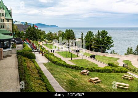 La Malbaie, Kanada - Juli 20 2021: Die schöne Terrasse des Hotels Le Manoir Richelieu in La Malbaie Stockfoto