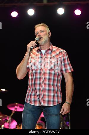 Hiawassee, GA, USA. August 2021. Darryl Worley auf der Bühne für das Darryl Worley Konzert auf dem 70. Jährlichen Georgia Mountain Fair Grounds, Anderson Music Hall, Hiawassee, GA, 21. August 2021. Quelle: Derek Storm/Everett Collection/Alamy Live News Stockfoto