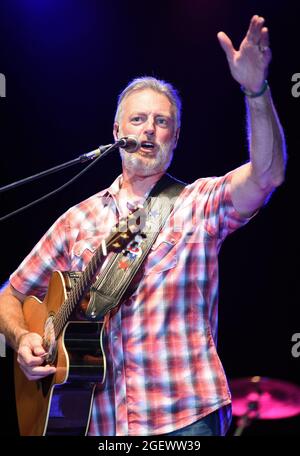 Hiawassee, GA, USA. August 2021. Darryl Worley auf der Bühne für das Darryl Worley Konzert auf dem 70. Jährlichen Georgia Mountain Fair Grounds, Anderson Music Hall, Hiawassee, GA, 21. August 2021. Quelle: Derek Storm/Everett Collection/Alamy Live News Stockfoto