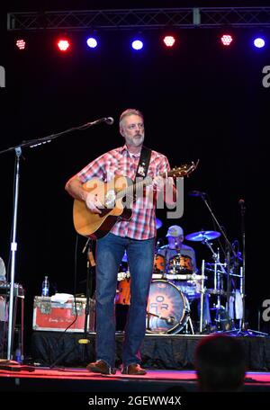 Hiawassee, GA, USA. August 2021. Darryl Worley auf der Bühne für das Darryl Worley Konzert auf dem 70. Jährlichen Georgia Mountain Fair Grounds, Anderson Music Hall, Hiawassee, GA, 21. August 2021. Quelle: Derek Storm/Everett Collection/Alamy Live News Stockfoto