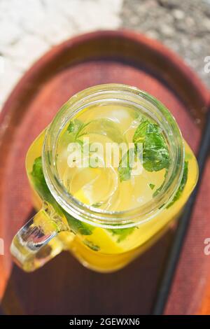 Sommer Obst Minze Eistee Stockfoto