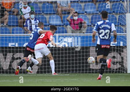 Fer Nino von RCD Mallorca erzielt im Liga-Spiel zwischen Deportivo Alaves und RCD Mallorca ein Tor im Estadio de Mendizorrotza in Vitoria, Spanien. Stockfoto