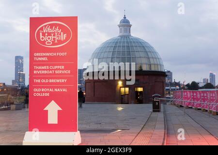 Cutty Sark wird zum Zielpunkt für den Vitality Big Half Marathon UK 2021 Stockfoto