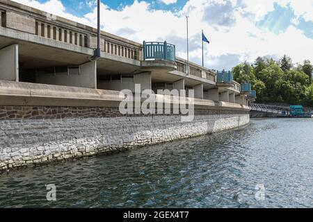 Der Eder-Staudamm - ein deutscher Staudamm. Der Fluss Eder wird zu einem Stausee aufgestaut. Der Edersee dient als Wasserversorgung für die Weser, ... Stockfoto