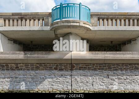 Der Eder-Staudamm - ein deutscher Staudamm. Der Fluss Eder wird zu einem Stausee aufgestaut. Der Edersee dient als Wasserversorgung für die Weser, ... Stockfoto