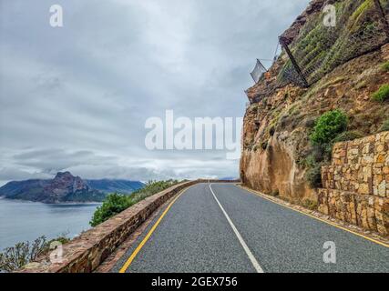 Die felsige und malerische Gipfelfahrt von Chapman zwischen Hout Bay und Noordhoek in Kapstadt, Südafrika Stockfoto