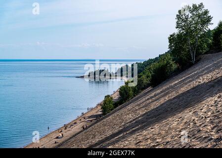 Tadoussac, Kanada - Juli 23 2021: Atemberaubender Panoramablick auf den Dunes Beach in Tadoussac Stockfoto