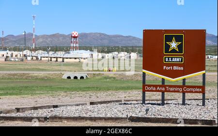 Site photo of Dona Ana Range Complex facilities near Fort Bliss, New Mexico. Das Verteidigungsministerium stellt zur Unterstützung des Außenministeriums Transportmittel und provisorische Unterkünfte zur Verfügung, um die Operation Allies Refuge zu unterstützen. Diese Initiative geht auf das Engagement Amerikas für afghanische Bürger zurück, die den Vereinigten Staaten geholfen haben, und bietet ihnen wichtige Unterstützung an sicheren Orten außerhalb Afghanistans. (USA Armee Foto von: Staff Sgt. Michael West/2ABCT) Stockfoto