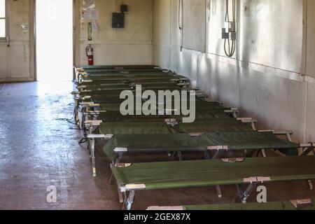 Site photo of Dona Ana Range Complex facilities near Fort Bliss, New Mexico. Das Verteidigungsministerium stellt zur Unterstützung des Außenministeriums Transportmittel und provisorische Unterkünfte zur Verfügung, um die Operation Allies Refuge zu unterstützen. Diese Initiative geht auf das Engagement Amerikas für afghanische Bürger zurück, die den Vereinigten Staaten geholfen haben, und bietet ihnen wichtige Unterstützung an sicheren Orten außerhalb Afghanistans. (USA Armee Foto von: Staff Sgt. Michael West/2ABCT) Stockfoto