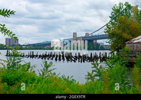 Blick auf die Camden-Seite der Benjamin Franklin Bridge vom Columbus Boulevard in Philadelphia, Pennsylvania-01 Stockfoto