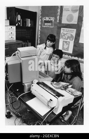 Austin Texas USA, um 1991: Schüler der fünften Klasse an der Joslin Elementary School mit Apple-Computern. ©Bob Daemmrich Stockfoto