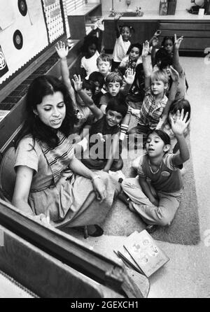 Austin, Texas USA, circa1991: Hispanische Erstklässler, die Englisch als Zweitsprache an der Sanchez Grundschule lernen. ©Bob Daemmrich Stockfoto
