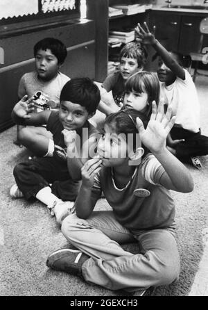 Austin, Texas USA, circa1991: Hispanische Erstklässler, die Englisch als Zweitsprache an der Sanchez Grundschule lernen. ©Bob Daemmrich Stockfoto