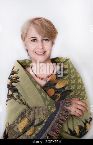 Porträt einer lächelnden 50-jährigen Frau in Nahaufnahme Stockfoto