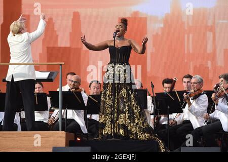 Jennifer Hudson, New York Philharmonic, auf der Bühne in Anwesenheit von WE LOVE NYC: The Homecoming Concert, Great Lawn in Central Park, New York, NY 21. August 2021. Foto: Kristin Callahan/Everett Collection Stockfoto