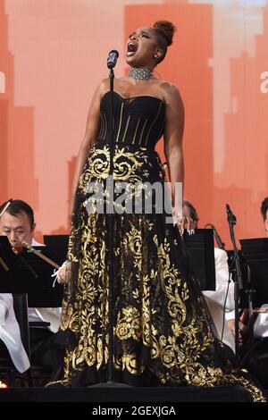 Jennifer Hudson, New York Philharmonic, auf der Bühne in Anwesenheit von WE LOVE NYC: The Homecoming Concert, Great Lawn in Central Park, New York, NY 21. August 2021. Foto: Kristin Callahan/Everett Collection Stockfoto