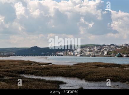 Bideford und die Alte Brücke über den Fluss Torridge Stockfoto