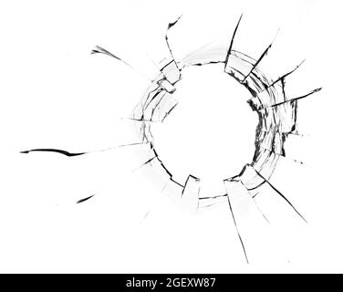 Risse im Glas, ein Loch aus den Kugeln im Glas auf weißem Hintergrund. Glasstruktur des Fensters. Stockfoto