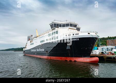 Neueste Ansichten der Drohne der kontroversen kaledonischen MacBrayne-Fähre Glen Sannox, die bei Ferguson Marine in Port Glasgow, Schottland, Großbritannien, in der Fertigung ist Stockfoto