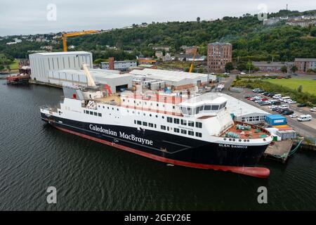 Neueste Ansichten der Drohne der kontroversen kaledonischen MacBrayne-Fähre Glen Sannox, die bei Ferguson Marine in Port Glasgow, Schottland, Großbritannien, in der Fertigung ist Stockfoto