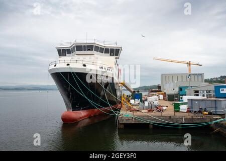 Aktuelle Ansichten der Drohne der umstrittenen kaledonischen MacBrayne-Fähre Glen Sannox, die in der Ferguson Marine Werft in Port Glasgow in Produktion ist Stockfoto