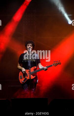 Riola Sardo, Italien. August 2021. Max Gazze durante Max Gazze - La Matematica dei Rami Tour, Concerto cantante italiano in Riola Sardo, Italia, 21 agosto 2021 Quelle: Unabhängige Fotoagentur/Alamy Live News Stockfoto