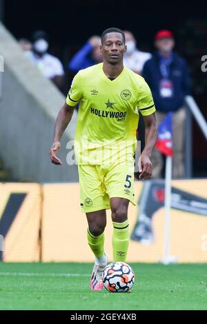 London, Großbritannien. August 2021. Ethan Pinnock von Brentford in Aktion während des Premier League-Spiels zwischen Crystal Palace und Brentford im Selhurst Park, London, England am 21. August 2021. Foto von Ken Sparks. Nur zur redaktionellen Verwendung, Lizenz für kommerzielle Nutzung erforderlich. Keine Verwendung bei Wetten, Spielen oder Veröffentlichungen einzelner Clubs/Vereine/Spieler. Kredit: UK Sports Pics Ltd/Alamy Live Nachrichten Stockfoto