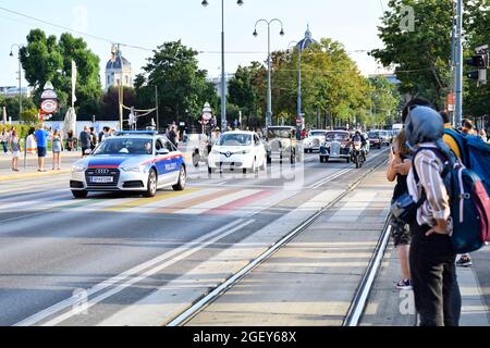 Wien. Österreich. Die Vienna Classic Days 21.-22. August 2021. Das rollende Automobilmuseum mitten in Wien. Stockfoto