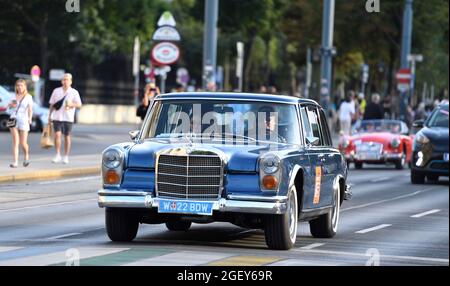 Wien. Österreich. Die Vienna Classic Days 21.-22. August 2021. Das rollende Automobilmuseum mitten in Wien. Stockfoto