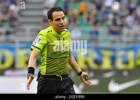 Mailand, Italien. August 2021. Schiedsrichter Valerio Marini in Aktion gesehen während der Serie EIN Spiel zwischen Inter und Genua bei Giuseppe Meazza in Mailand. (Foto: Gonzales Photo/Alamy Live News Stockfoto