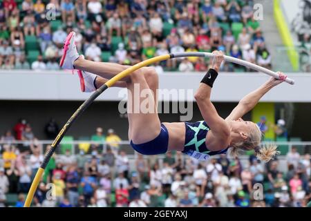 Katie Nageotte (USA) gewinnt den Stabhochsprung der Frauen mit 15-9 3/4 (4,82 m) während des 46. Prefontaine Classic, Samstag, 21. August 2021, in Eugene, Ore. Stockfoto