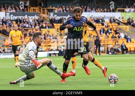 Jose Sa #1 von Wolverhampton Wanderers fouls DELE Alli #20 von Tottenham Hotspur in der Gegend, Strafe gegeben Stockfoto