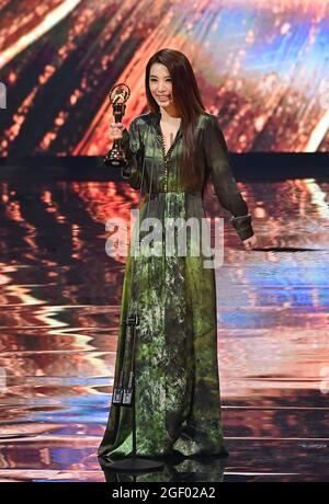 Taipei, Taipei City, Taiwan. August 2021. Die taiwanesische Sängerin Hebe Tien gewinnt bei den 32. Golden Melody Awards die beste weibliche Sängerin in Mandarin - Vokalkategorie (Kreditbild: © Handout via ZUMA Press Wire) Stockfoto