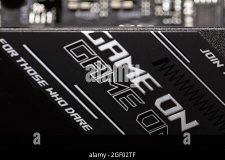 Taipeh, Taiwan - 20. August 2021: Mainboard ASUS ROG Strix Z590-F Gaming Wi-Fi Stockfoto