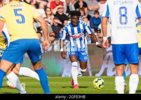 Odense, Dänemark. August 2021. Emmanuel Sabbi (11) von ob beim 3F Superliga-Spiel zwischen Odense Boldklub und Broendby IF im Nature Energy Park in Odense. (Foto: Gonzales Photo/Alamy Live News Stockfoto