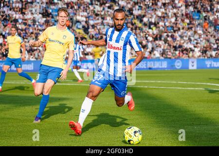 Odense, Dänemark. August 2021. Issam Jebali (7) von ob beim 3F Superliga-Spiel zwischen Odense Boldklub und Broendby IF im Nature Energy Park in Odense. (Foto: Gonzales Photo/Alamy Live News Stockfoto