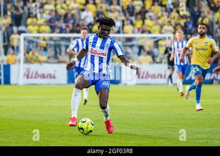 Odense, Dänemark. August 2021. Emmanuel Sabbi (11) von ob beim 3F Superliga-Spiel zwischen Odense Boldklub und Broendby IF im Nature Energy Park in Odense. (Foto: Gonzales Photo/Alamy Live News Stockfoto