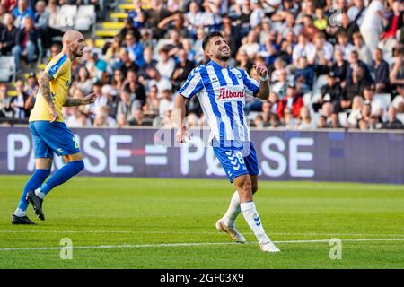 Odense, Dänemark. August 2021. Bashkim Kadrii (8) von ob beim 3F Superliga-Spiel zwischen Odense Boldklub und Broendby IF im Nature Energy Park in Odense. (Foto: Gonzales Photo/Alamy Live News Stockfoto