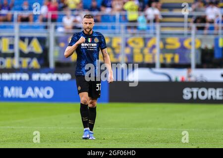 Milan Skriniar des FC Internazionale gesehen während der Serie A 2021/22 Fußballspiel zwischen FC Internazionale und Genua FC im Giuseppe Meazza Stadium in Mailand. (Endstand; FC Internazionale 4:0 Genua CFC). (Foto von Fabrizio Carabelli / SOPA Images/Sipa USA) Stockfoto