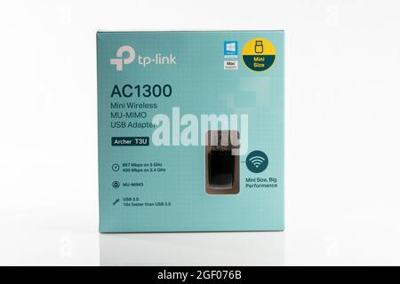 USB Mini Wireless AC1300 Adapter der Marke TP-Link, isoliert auf Weiß. Bild aufgenommen am 22. August 2021 in Spanien. Stockfoto