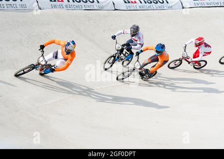 Arnhem, Niederlande. August 2021. ARNHEM, NIEDERLANDE - 22. AUGUST: Twan van Gendt aus den Niederlanden Quillan Isidor aus Großbritannien und Jay Schippers aus den Niederlanden treten während der UCI BMX-Weltmeisterschaft 2021 am 22. August 2021 bei Papendal in Arnhem, Niederlande, gegeneinander an (Foto: Rene Nijhuis/Orange Picics) Quelle: Orange Pics BV/Alamy Live News Stockfoto