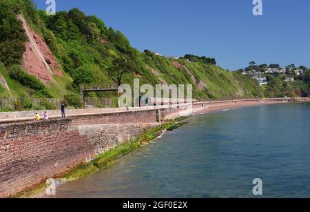 Mit einem klaren Auspuff LMS No 46100 nähert sich Royal Scot Sprey Point bei Teignmouth mit dem nach außen gerichteten Bein des English Riviera Express. 13.06.2021. Stockfoto