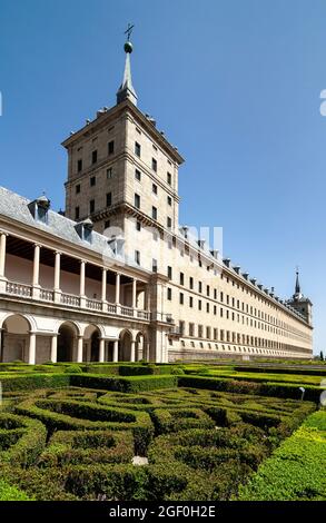 Formale Gärten im Kloster von San Lorenzo de El Escorial, Comunidad de Madrid, Spanien. Stockfoto