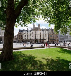 London, Greater London, England, August 10 2021: Blick vom Green der Vereinten Nationen auf das Deans Yard Gebiet in Westminster. Stockfoto