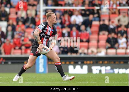 Leigh, England - 22. August 2021 - Kevin Brown (7) von Salford Red Devils in Aktion während der Rugby League Betfred Super League Leigh Centurions gegen Salford Red Devils im Leigh Sports Village Stadium, Leigh, UK Dean Williams Stockfoto