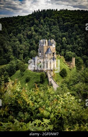 Mittelalterliche Burg Eltz - ein berühmtes Wahrzeichen in Deutschland Stockfoto